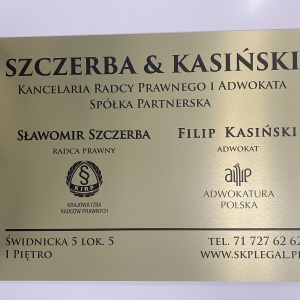druk uv na dibondzie złotym szczotkowanym