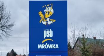 pylon reklamowy PSB Mrówka Metaloplastyka